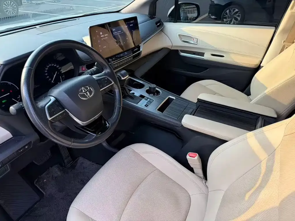 Toyota Sienna 2022 из CN, фото 8
