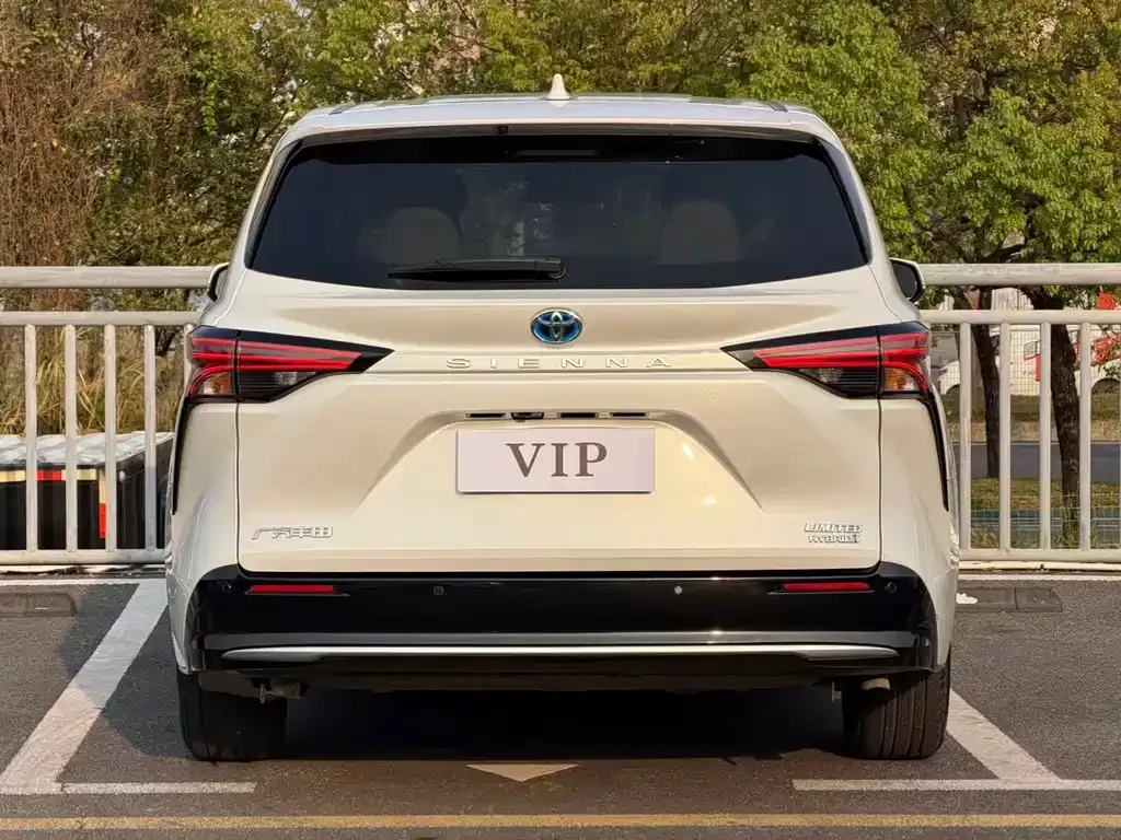 Toyota Sienna 2022 из CN, фото 4