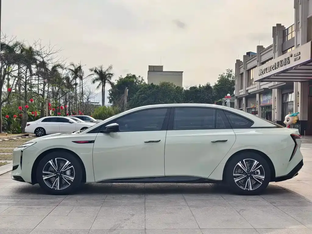 Hongqi EH7 2025 из CN, фото 6