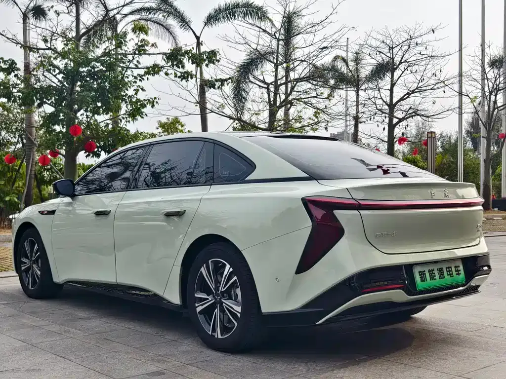 Hongqi EH7 2025 из CN, фото 4
