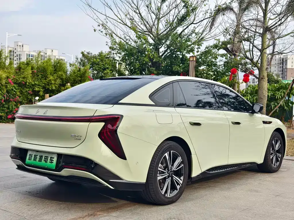 Hongqi EH7 2025 из CN, фото 5
