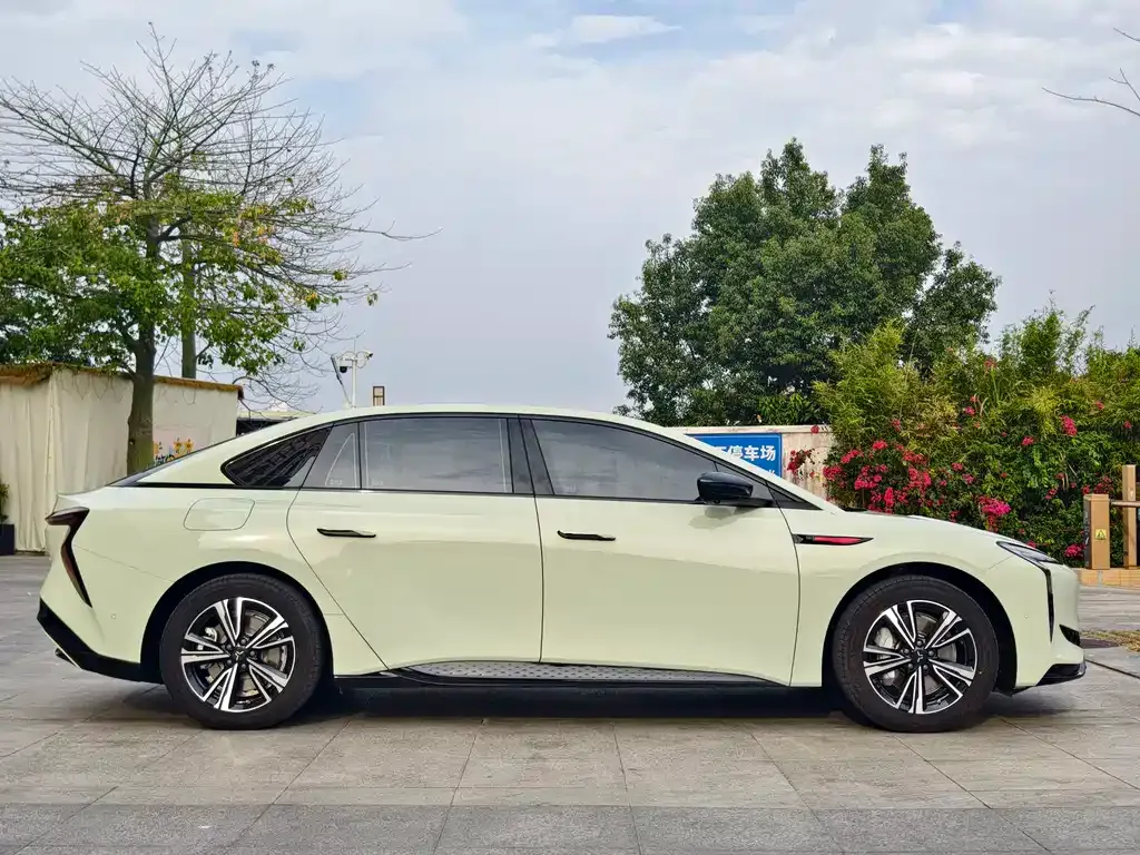 Hongqi EH7 2025 из CN, фото 10