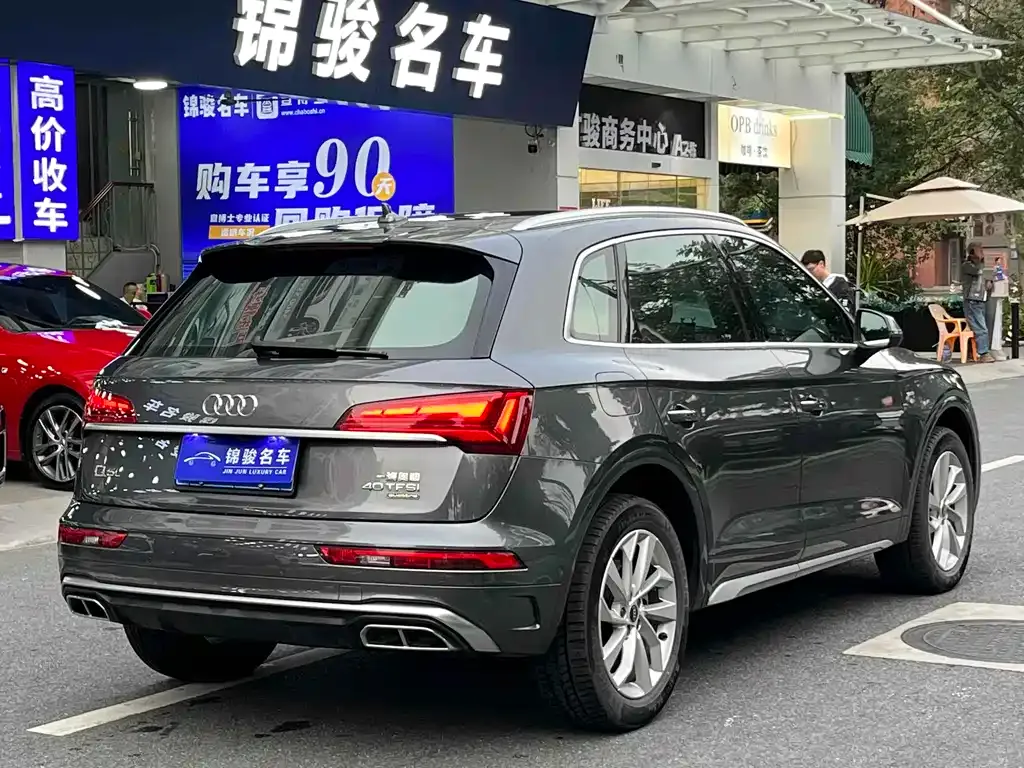 Audi Q5L — фото 6