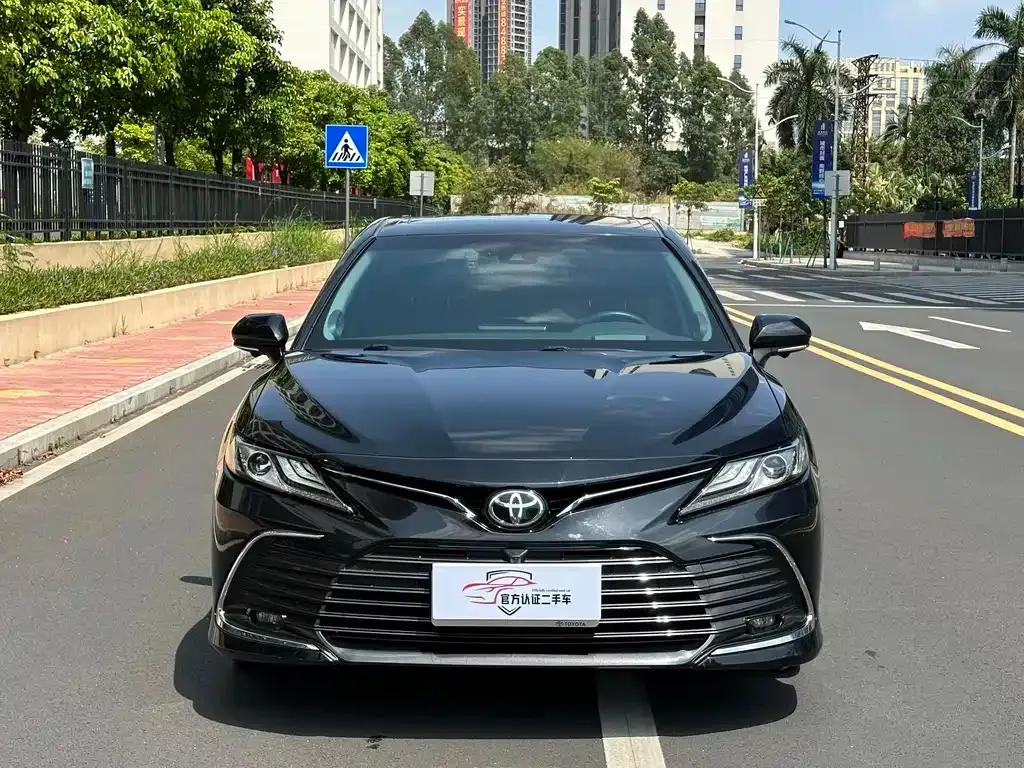 Toyota Camry — фото 5