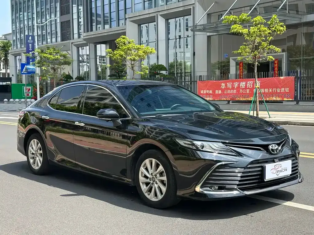 Toyota Camry — фото 6