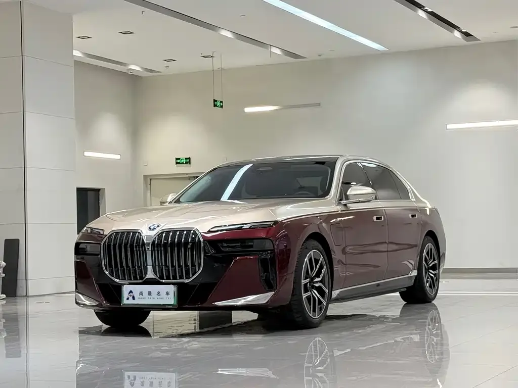 BMW i7 — фото 1