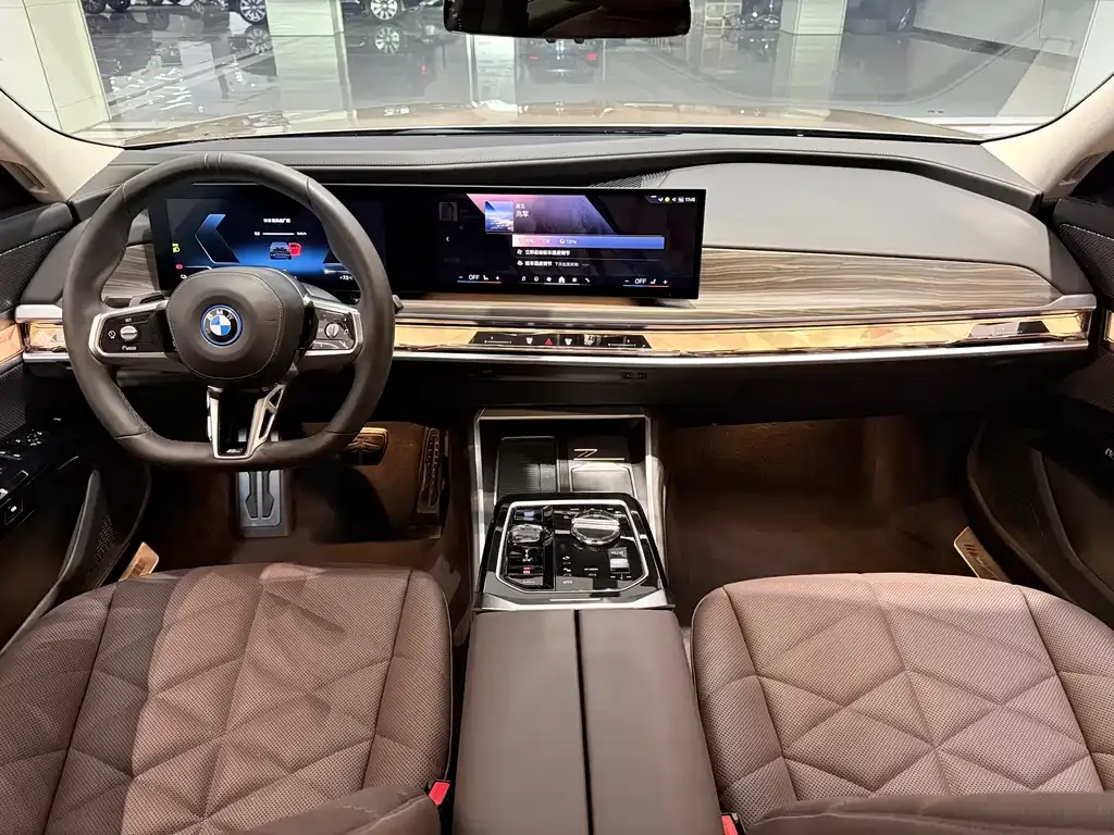 BMW i7 — фото 10