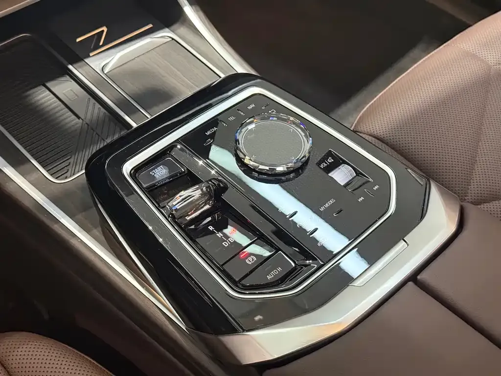 BMW i7 — фото 7