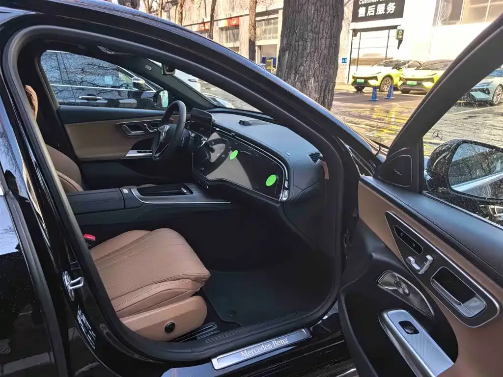 Mercedes-Benz E-Class — фото 5