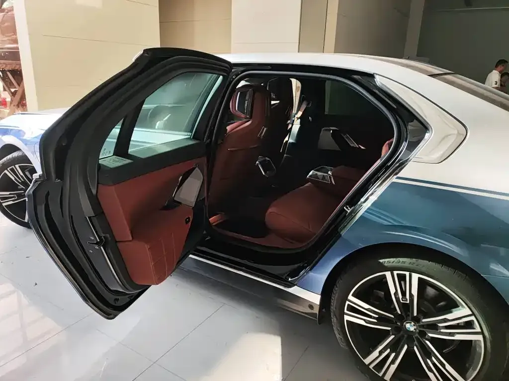 BMW i7 2023 из CN, фото 5
