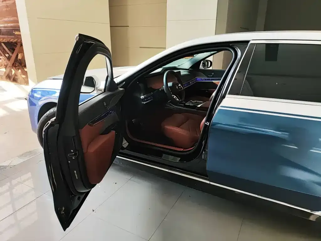 BMW i7 2023 из CN, фото 7