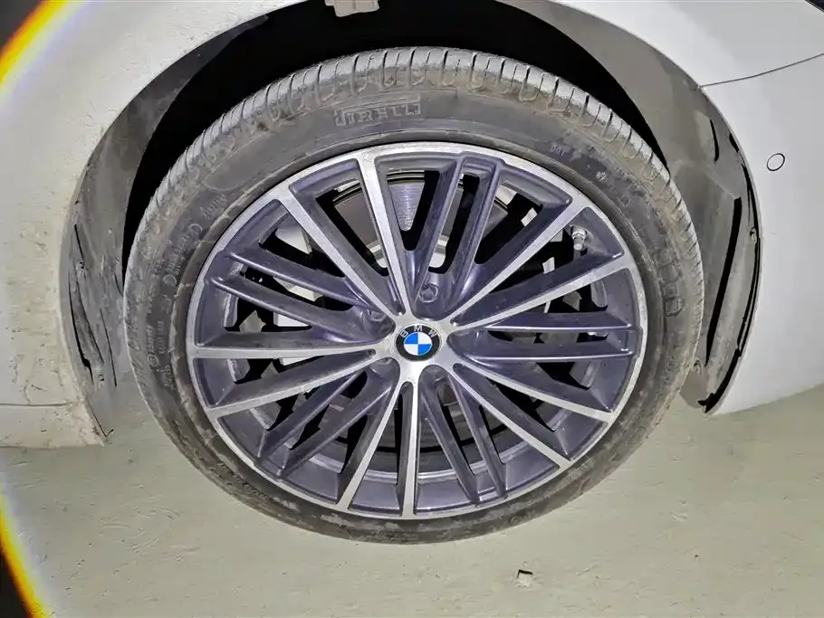 BMW 5 Series — фото 9