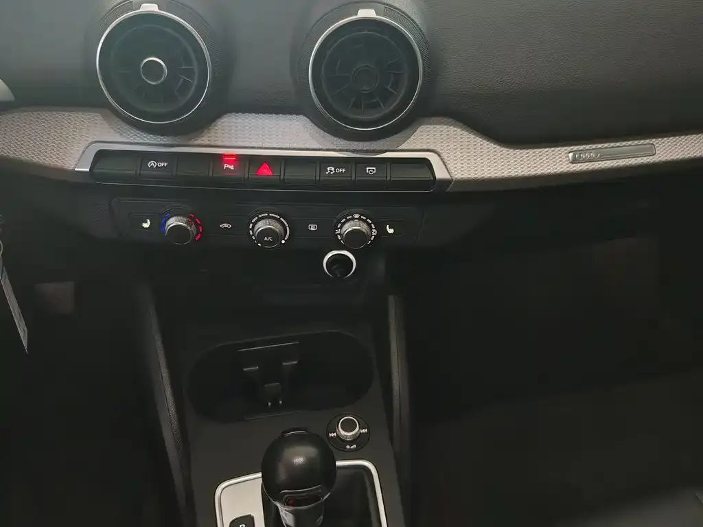 Audi Q2L 2022 из CN, фото 2