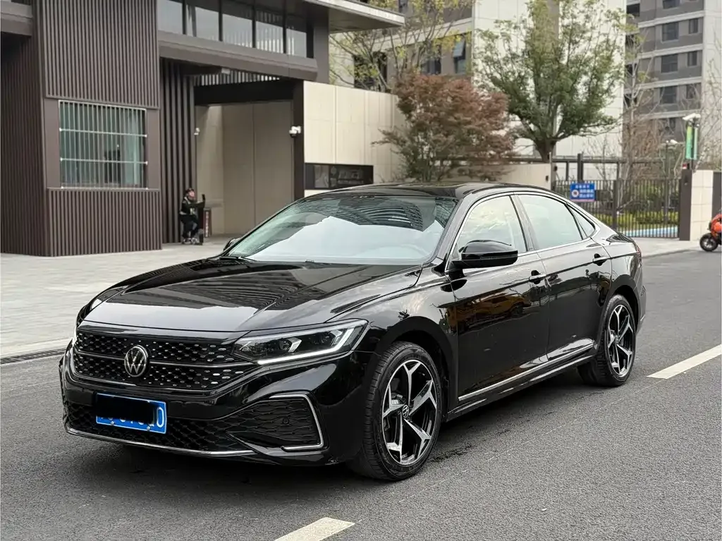 Volkswagen Passat — фото 1