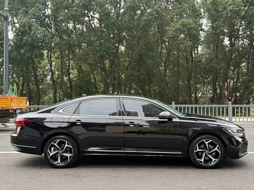 Volkswagen Passat — фото 8