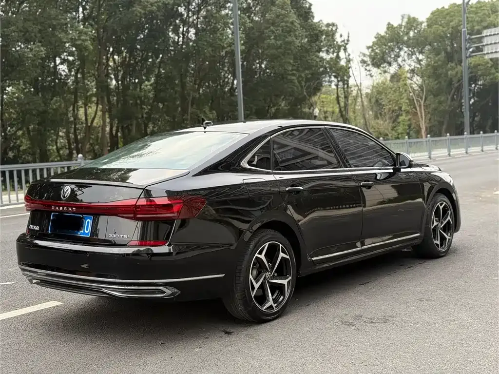 Volkswagen Passat — фото 6