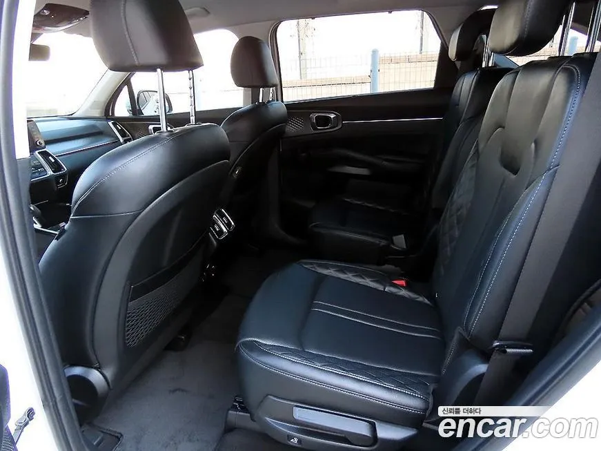 Kia Sorento — фото 8