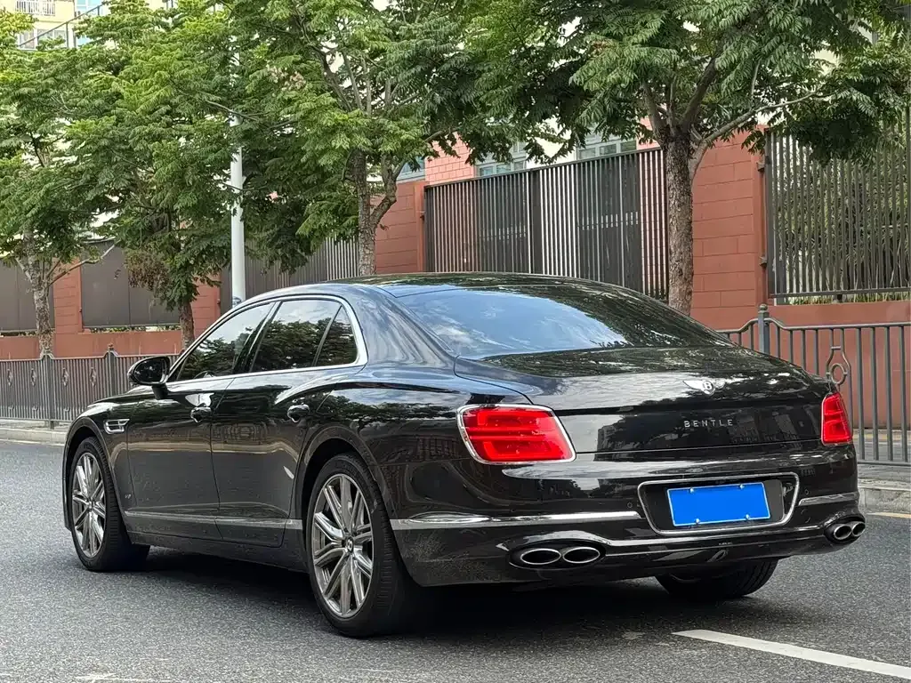 Bentley Flying Spur 2022 из CN, фото 10