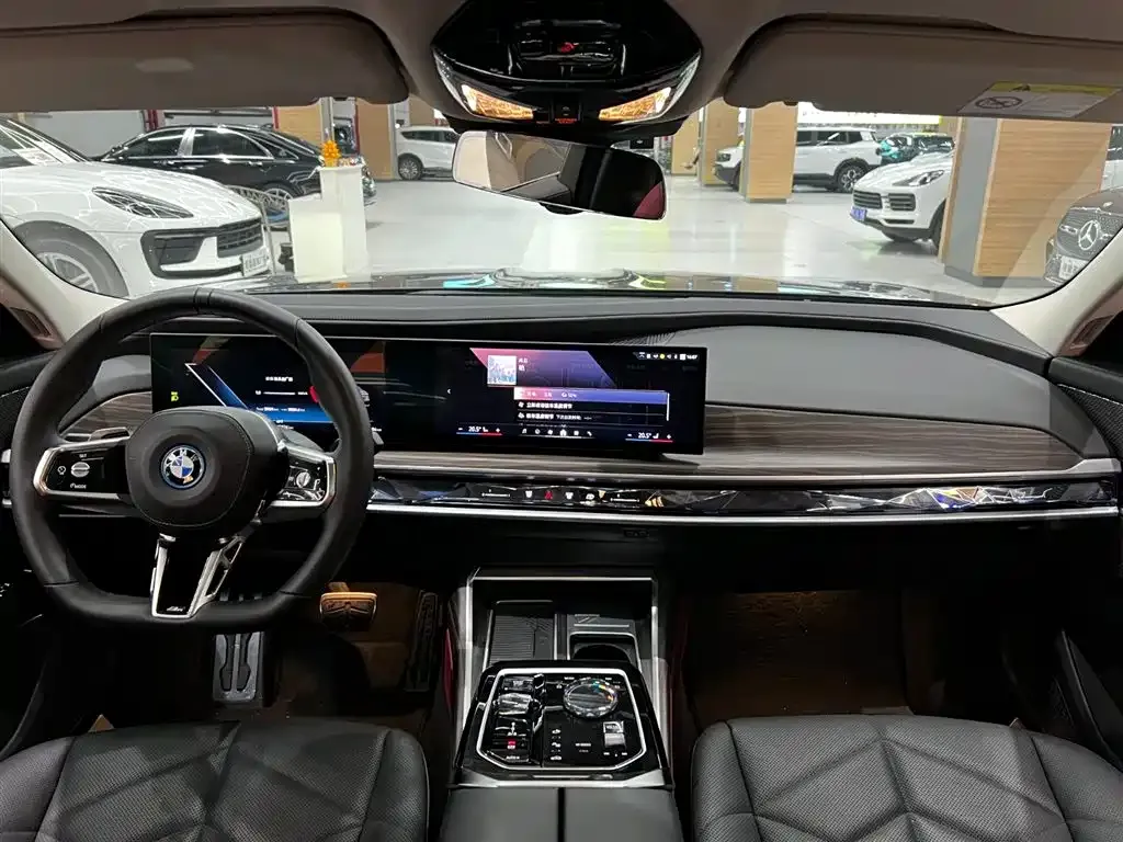 BMW i7 — фото 2