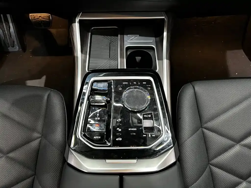 BMW i7 — фото 10