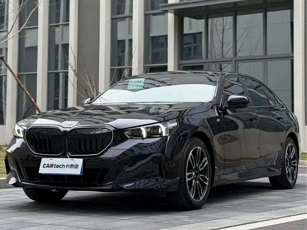 BMW 5 Series 2025 из CN, фото 1