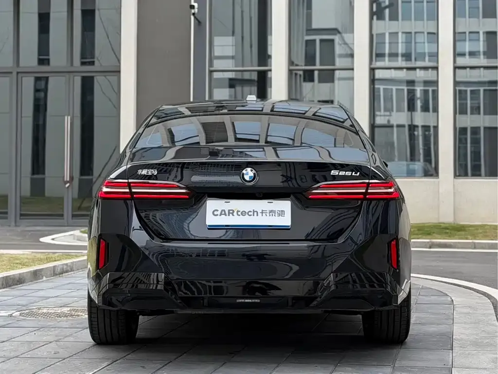 BMW 5 Series 2025 из CN, фото 3