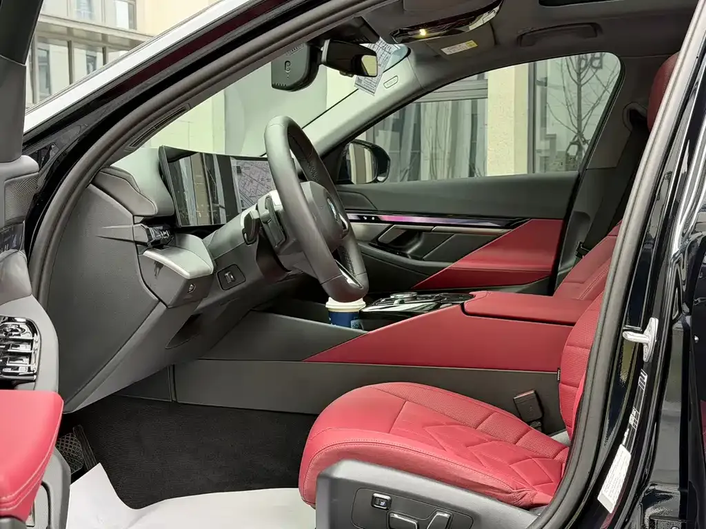 BMW 5 Series 2025 из CN, фото 5
