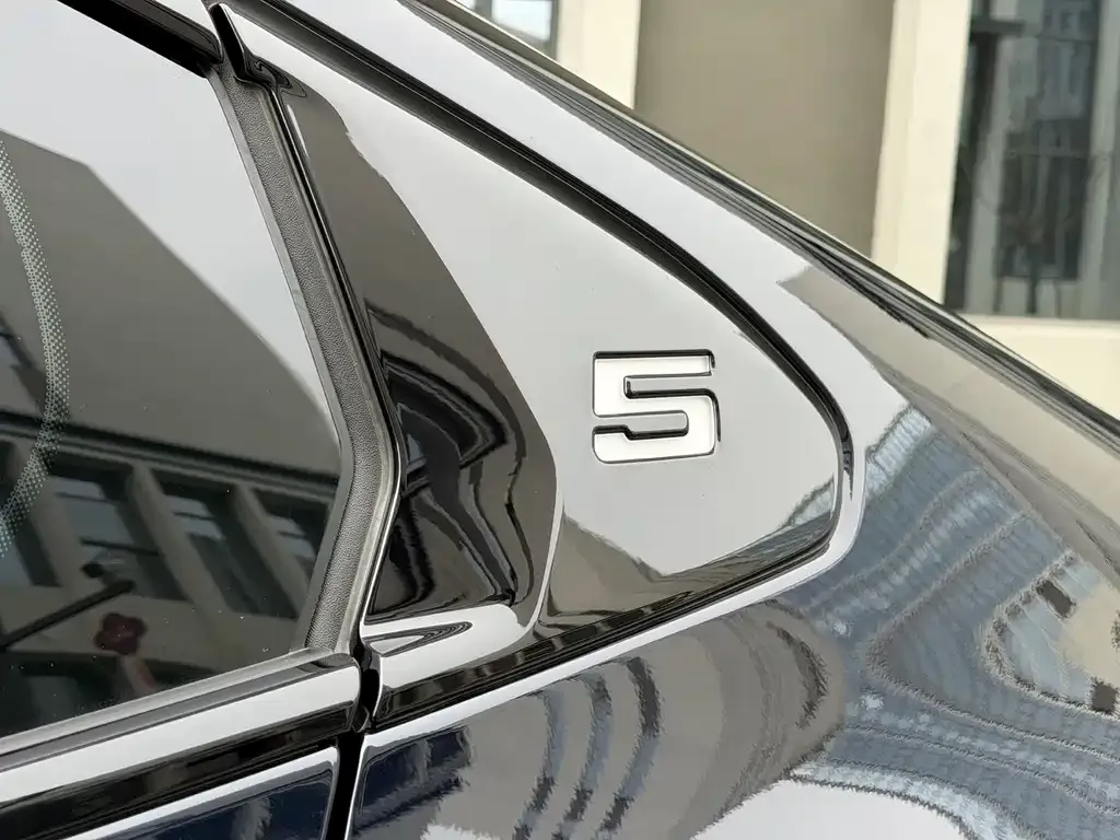 BMW 5 Series 2025 из CN, фото 8