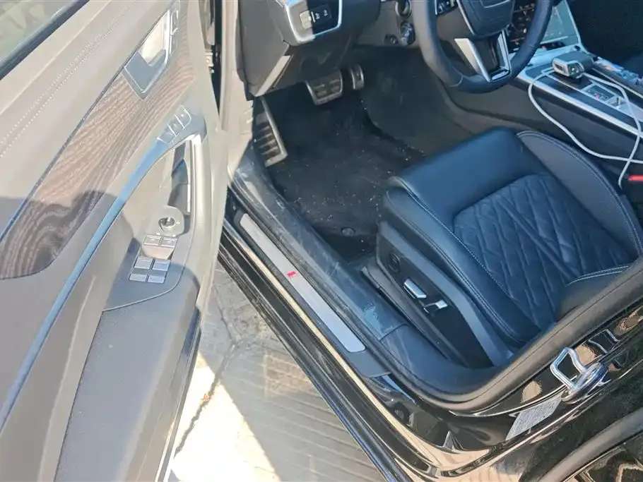 Audi A6L 2025 из CN, фото 5