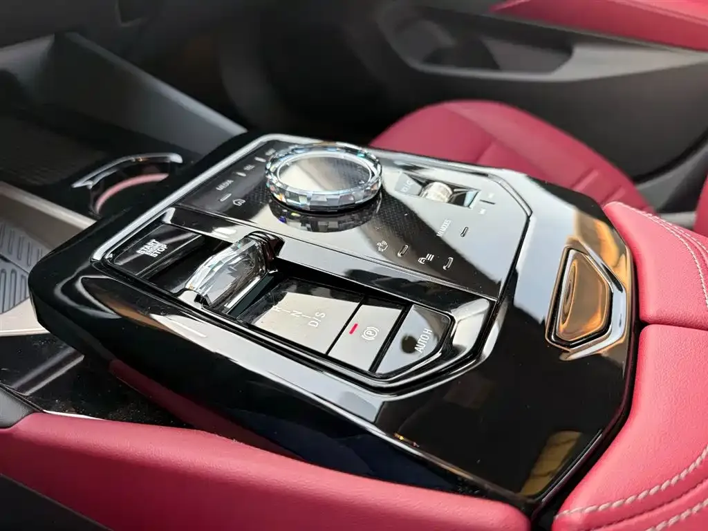BMW 5 Series 2025 из CN, фото 9