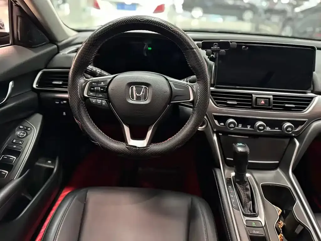Honda Accord — фото 8