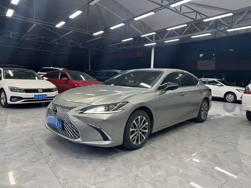 Lexus ES — фото 1