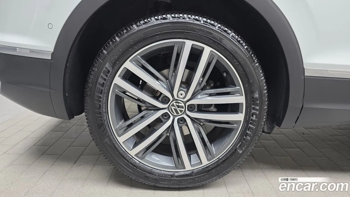 Volkswagen Tiguan — фото 10