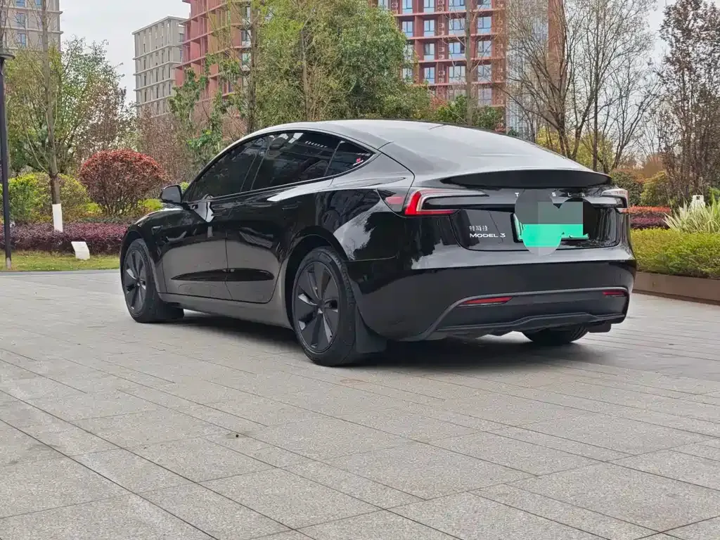 Tesla Model 3 — фото 4
