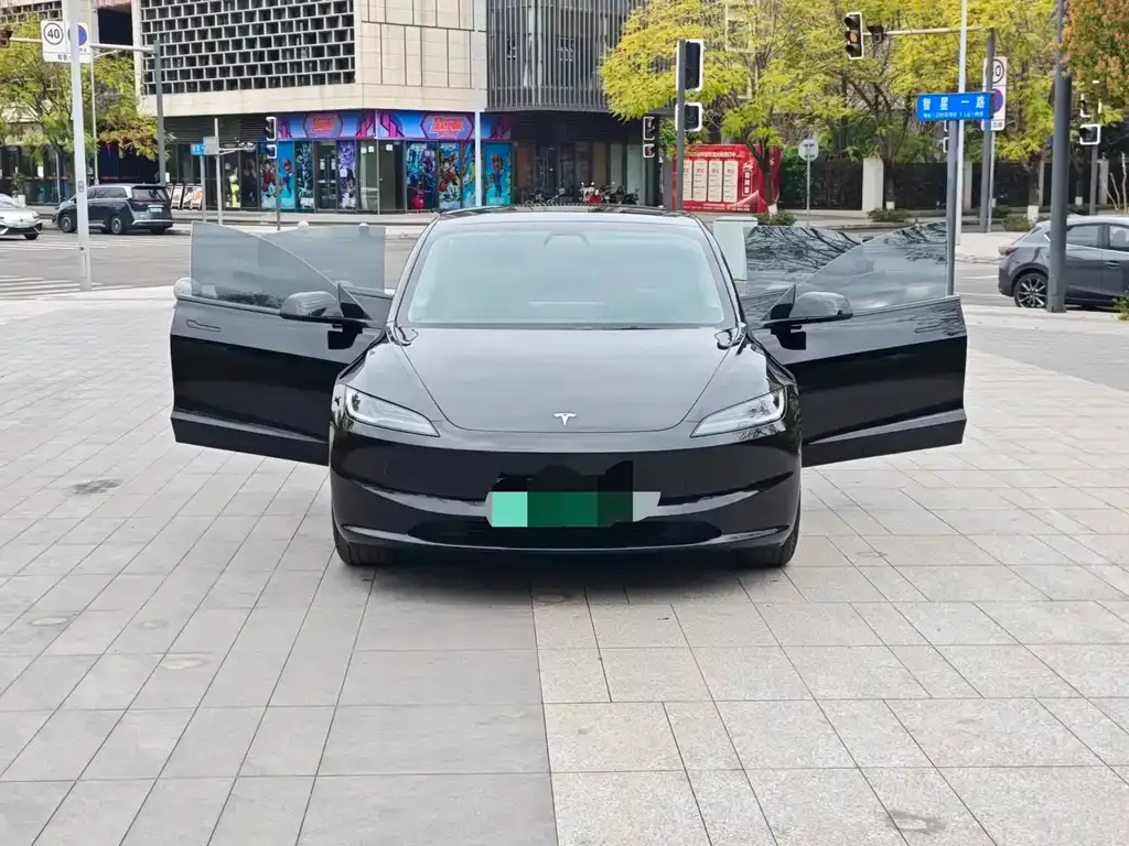 Tesla Model 3 — фото 9