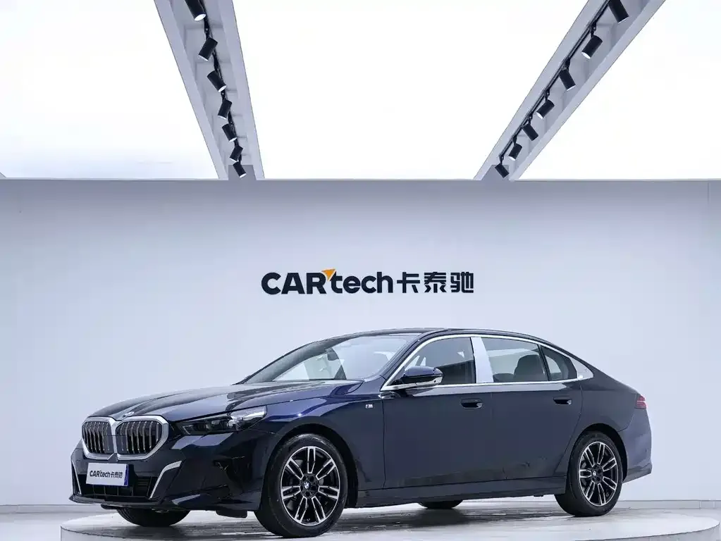 BMW 5 Series — фото 1