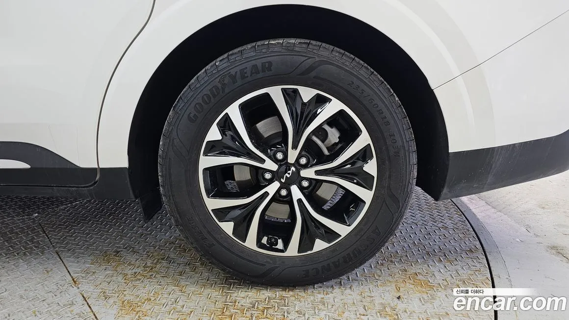 Kia Carnival — фото 10