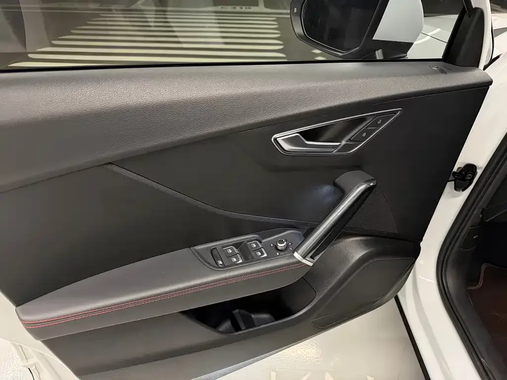 Audi Q2L 2023 из CN, фото 4