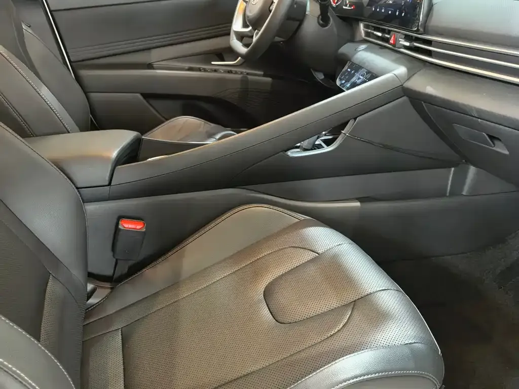 Hyundai Elantra — фото 8