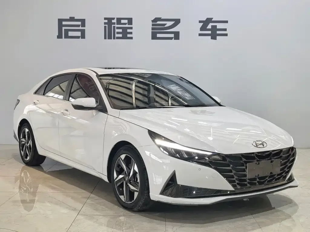 Hyundai Elantra — фото 3