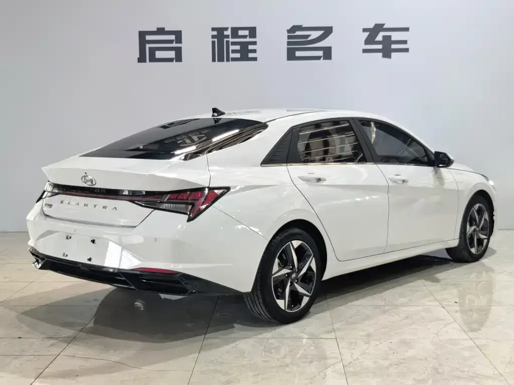 Hyundai Elantra — фото 2