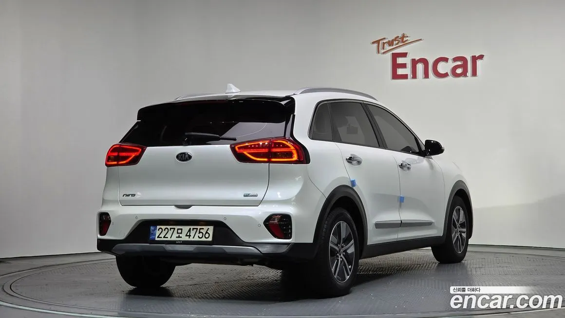 Kia Niro — фото 10