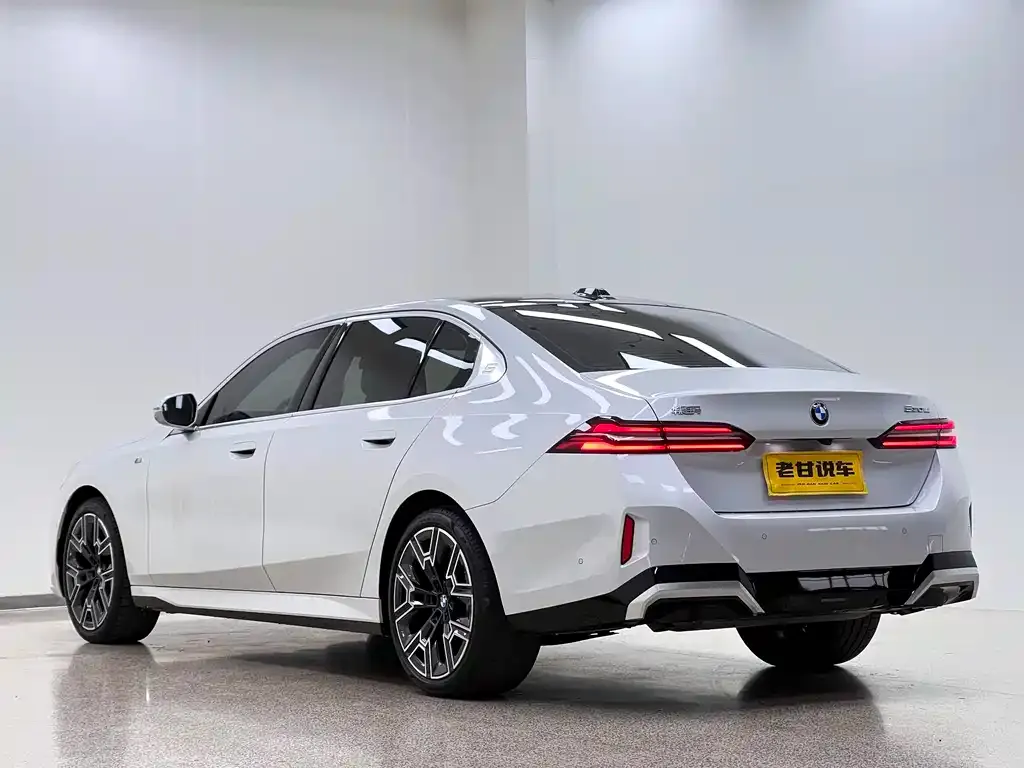 BMW 5 Series 2025 из CN, фото 2