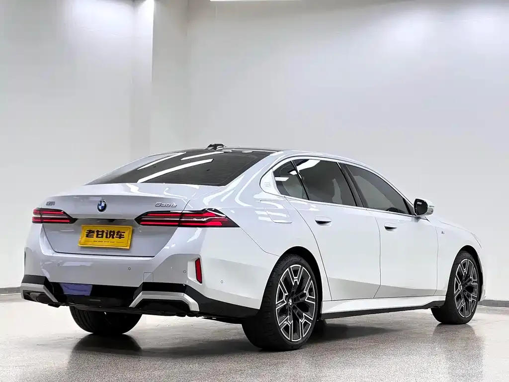 BMW 5 Series 2025 из CN, фото 7