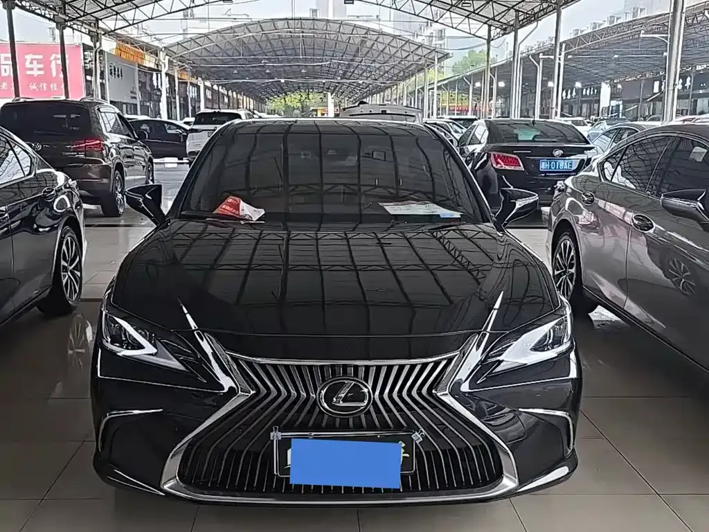 Lexus ES — фото 1