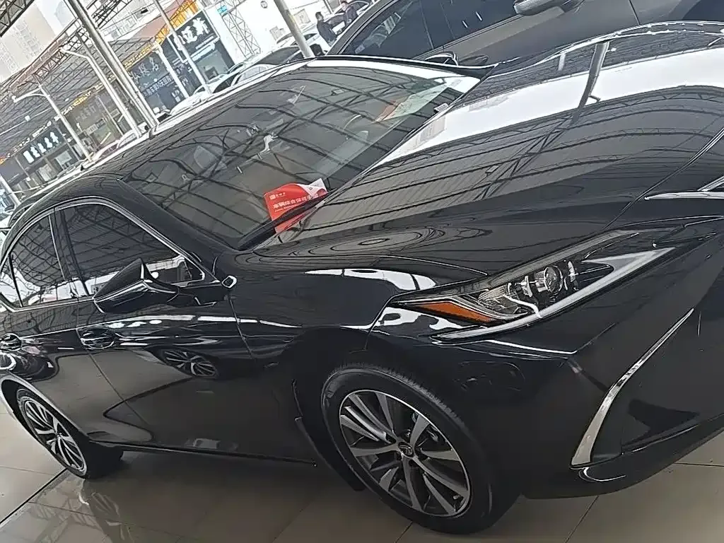 Lexus ES — фото 8