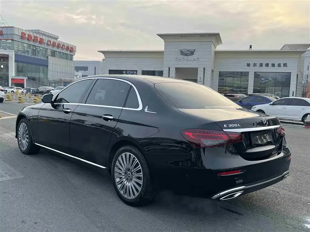 Mercedes-Benz E-Class — фото 2