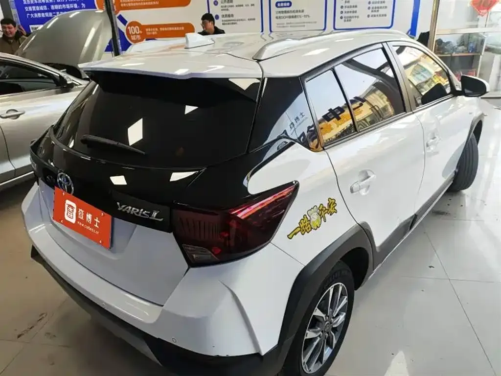 Toyota Yaris L — фото 8