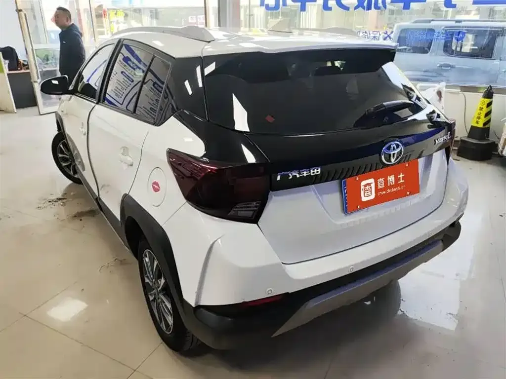 Toyota Yaris L — фото 10