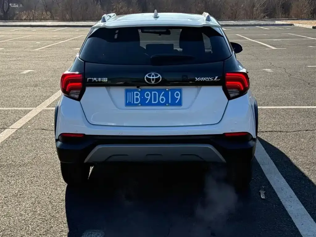 Toyota Yaris L — фото 9